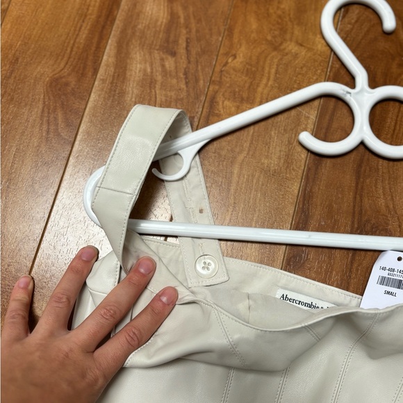 NWT Abercrombie Vegan Leather Corset Scoopneck Top - Picture 4 of 4